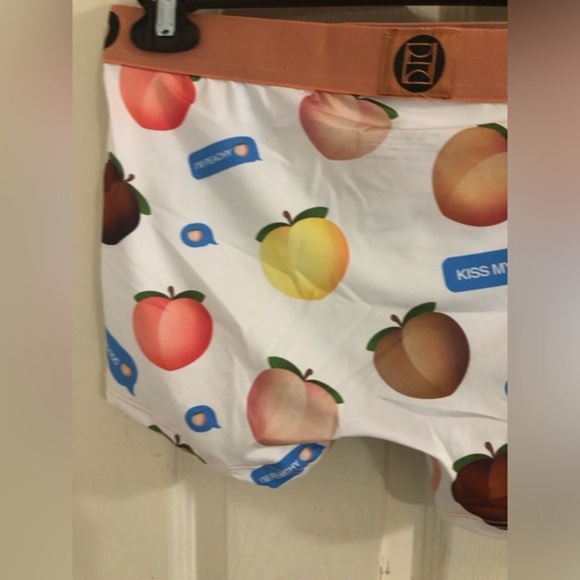 White peachy fruit print hot short shorts size Large brand‎ new - Picture 4 of 13